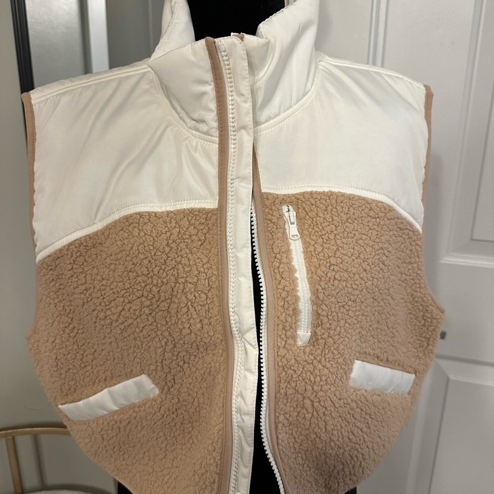 Old Navy Cream and Tan Vest - Picture 6 of 6
